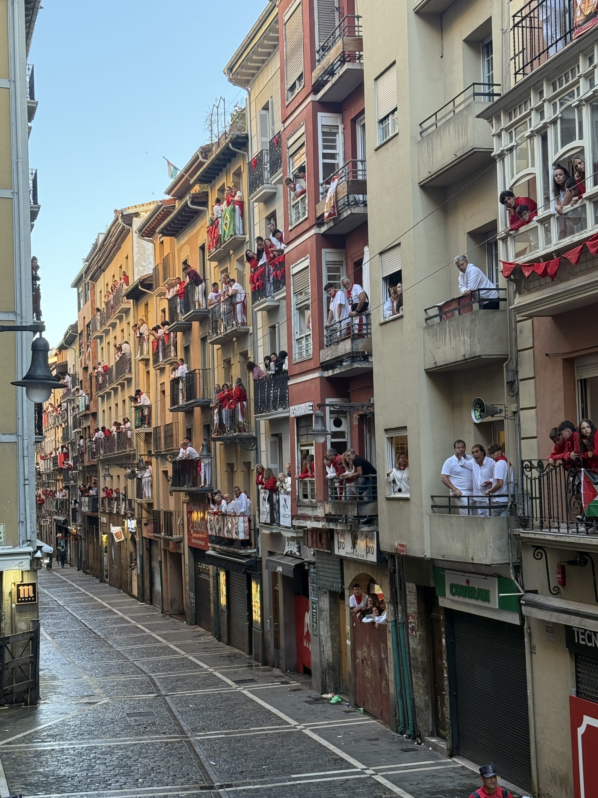 Estafeta Balcony – Final Stretch (2nd Floor) - Image 4