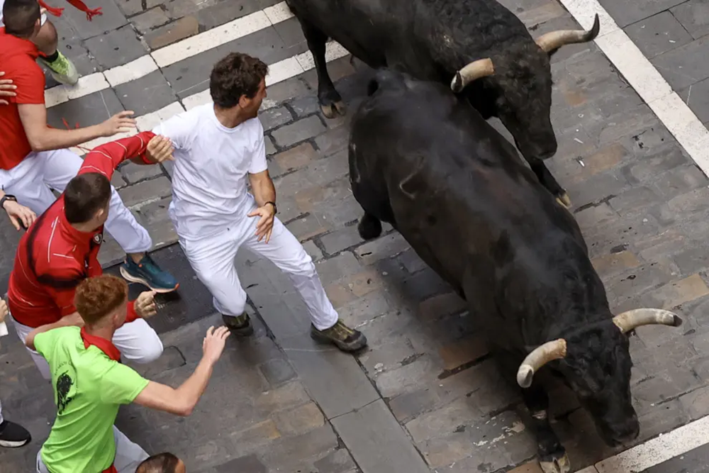 san fermin encierro view from balcony san fermin encierro view from balcony